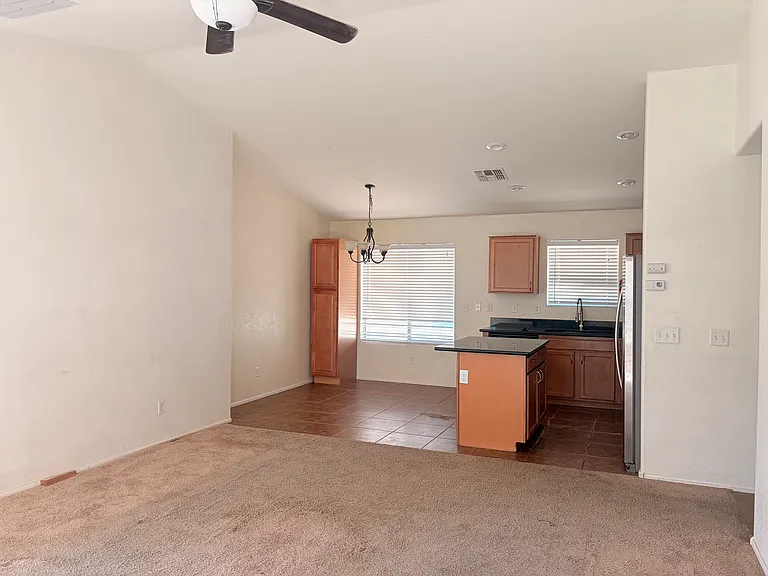 42027 W Hillman Dr — Photo 2