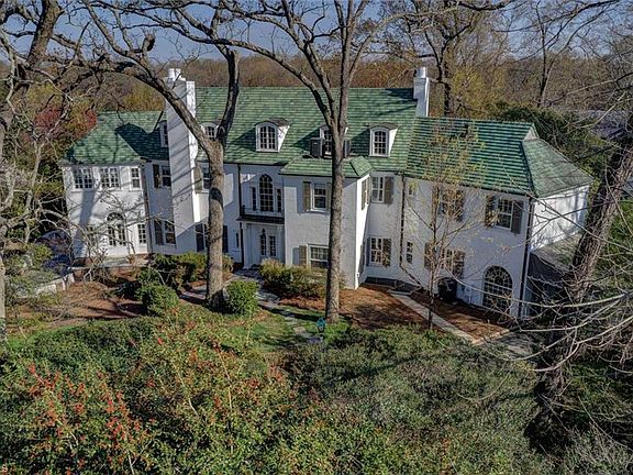 3rd image of 902 A Forest Hill Dr