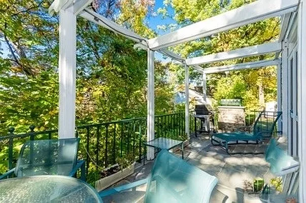 Sold by Compass | media 9