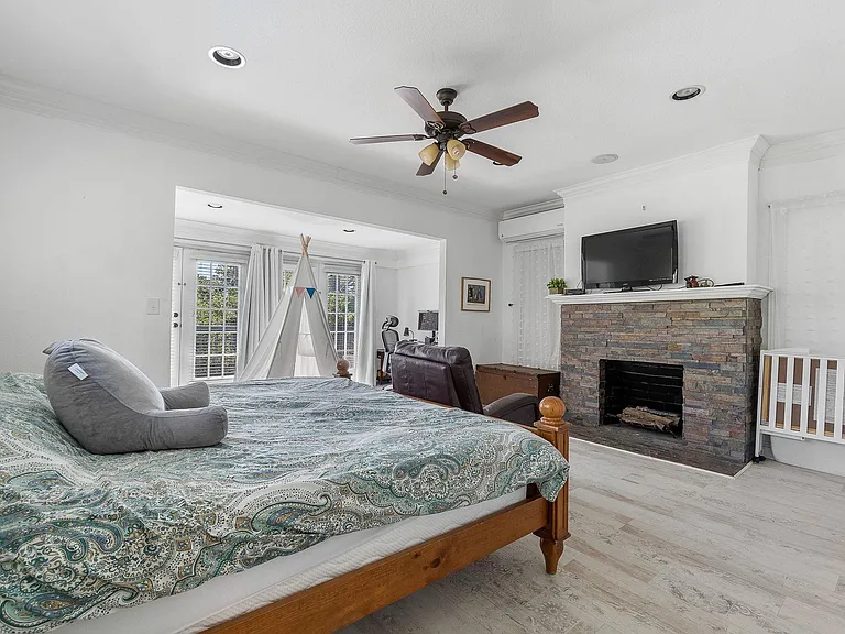 4001 Roswell St — Photo 11