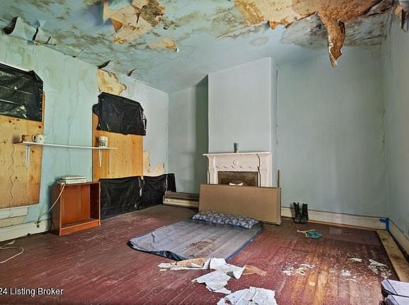 4th image of 101 S Main St
