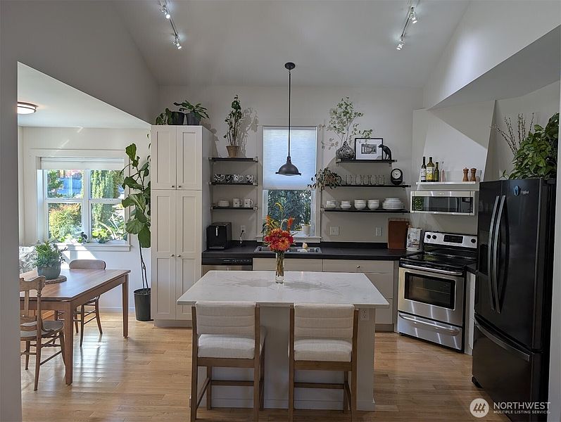 5th image of 223 Clover Court