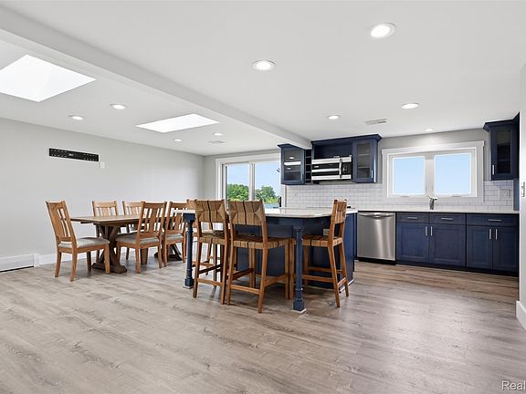 5th image of 5245 Wildwood Dr