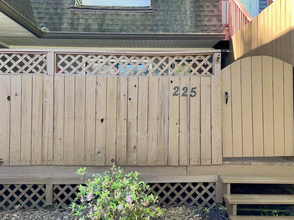 225 Summerwalk Cir, Chapel Hill, NC 27517