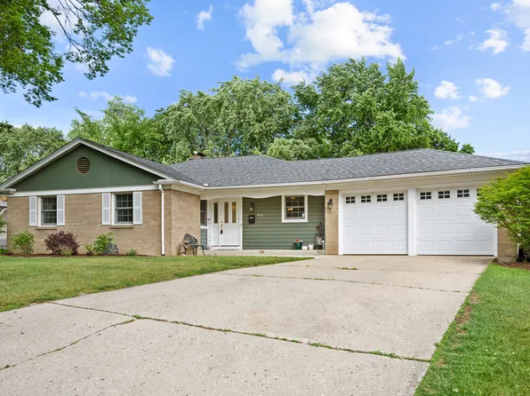 810 N Allen Ave, McHenry, IL 60050