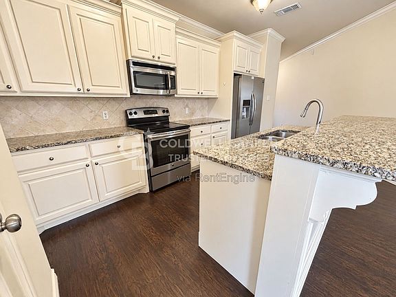 4th image of 5019 Jarvis St
