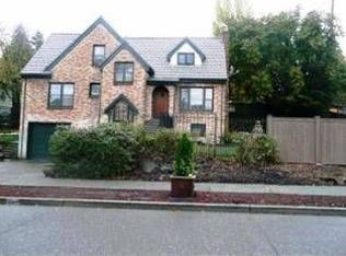 9002 Burke Ave N, Seattle, WA 98103