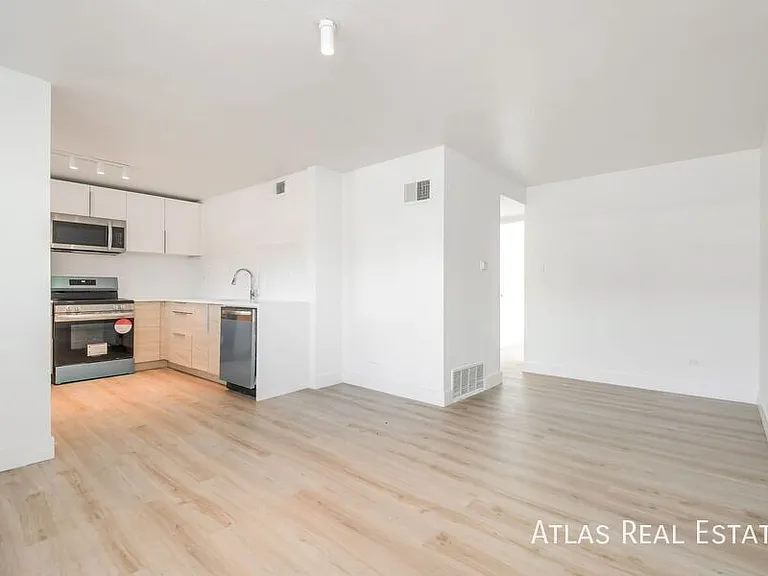 2560 N Ogden St — Photo 5