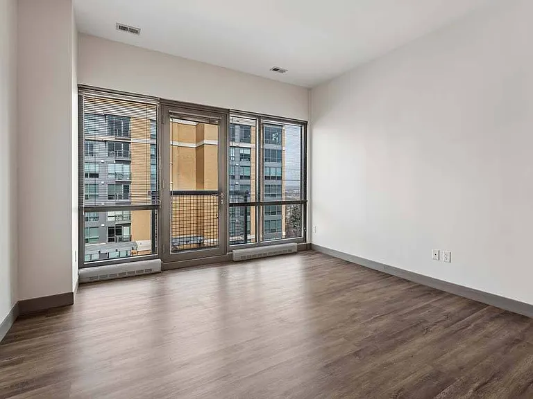Midtown Crossing Apartments — Photo 92