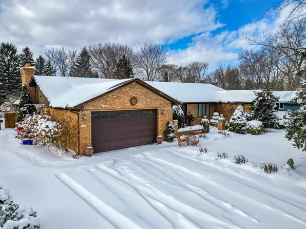 36057 Farmbrook Dr, Clinton Township, MI 48035