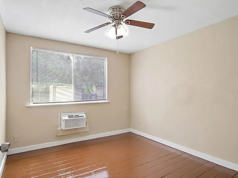 521 S Polaris St — Photo 4