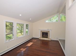 9 Sandy Ct, Lake Grove, NY 11755