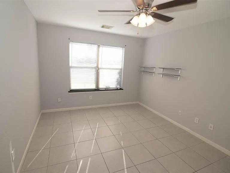 2202 Crossmill Ln — Photo 26