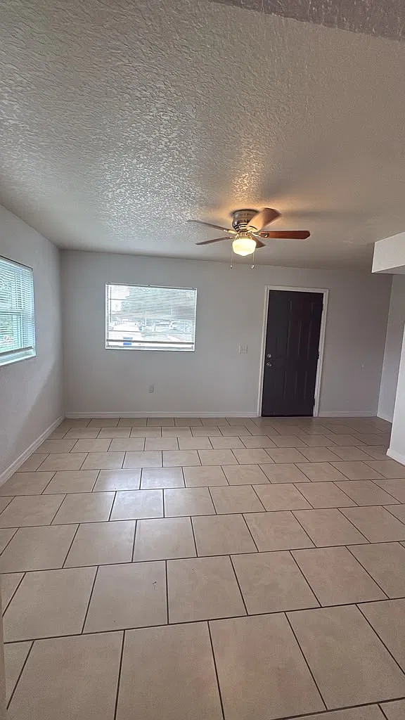 2 bed, 1.5 bath, 944 sqft, $1,500 — Photo 2