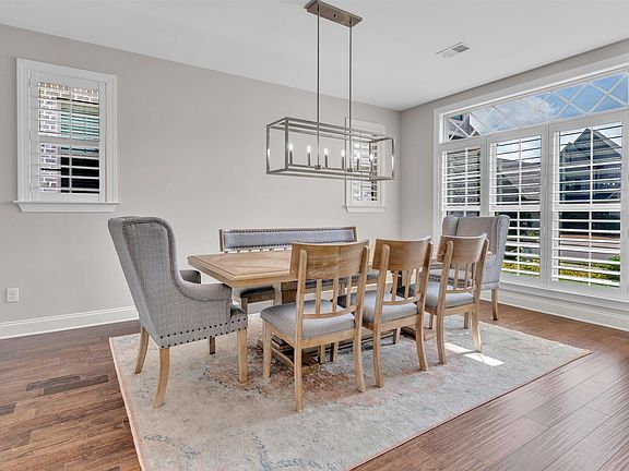 3rd image of 5571 Hayes Crest Cir W