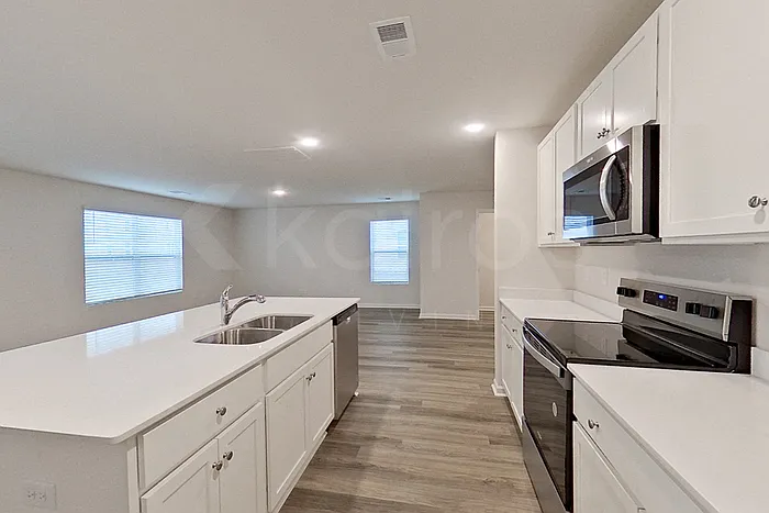 4 bed, 2.5 bath, 1927 sqft, $2,075 — Photo 4