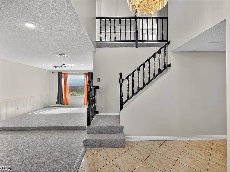 389 Summer Creek Ct — Photo 2