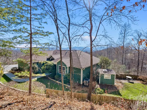 60 Squires Ln, Candler, NC 28715