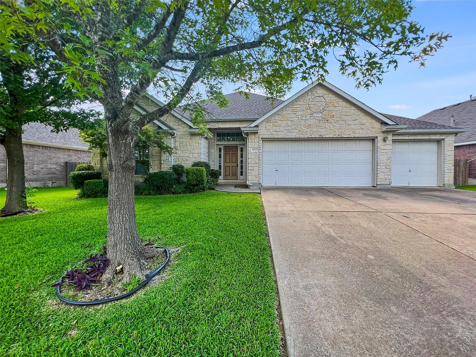 3 bed, 2.0 bath, 2269 sqft, $2,375 — Photo 3