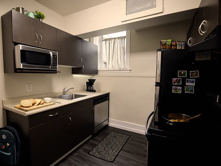 122 Langside St #2 — Photo 5