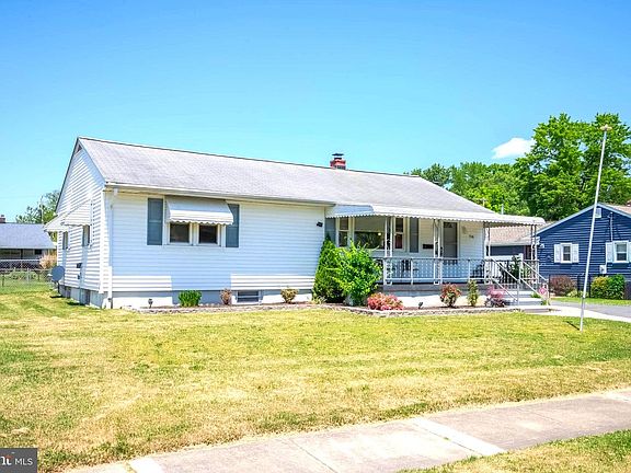 3rd image of 708 Webb St