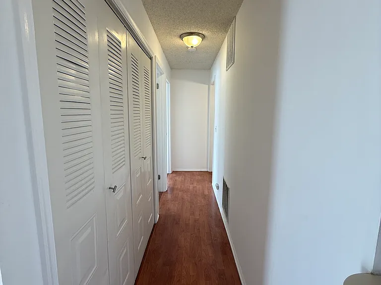 124 Sussex Pl #124 — Photo 9