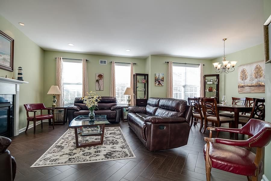 1st image of 11 Paddington Cir