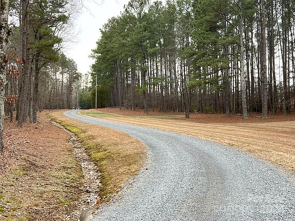 4th image of 1500 Lee Lynn Dr
