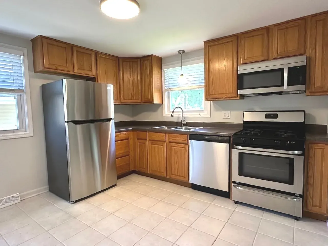 102 Kansas St — Photo 2