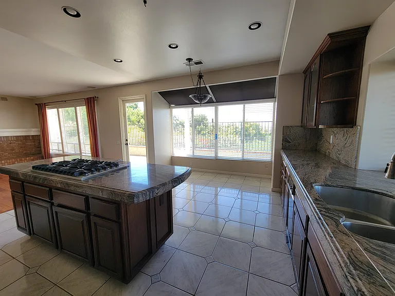 2405 N Courtland St — Photo 8