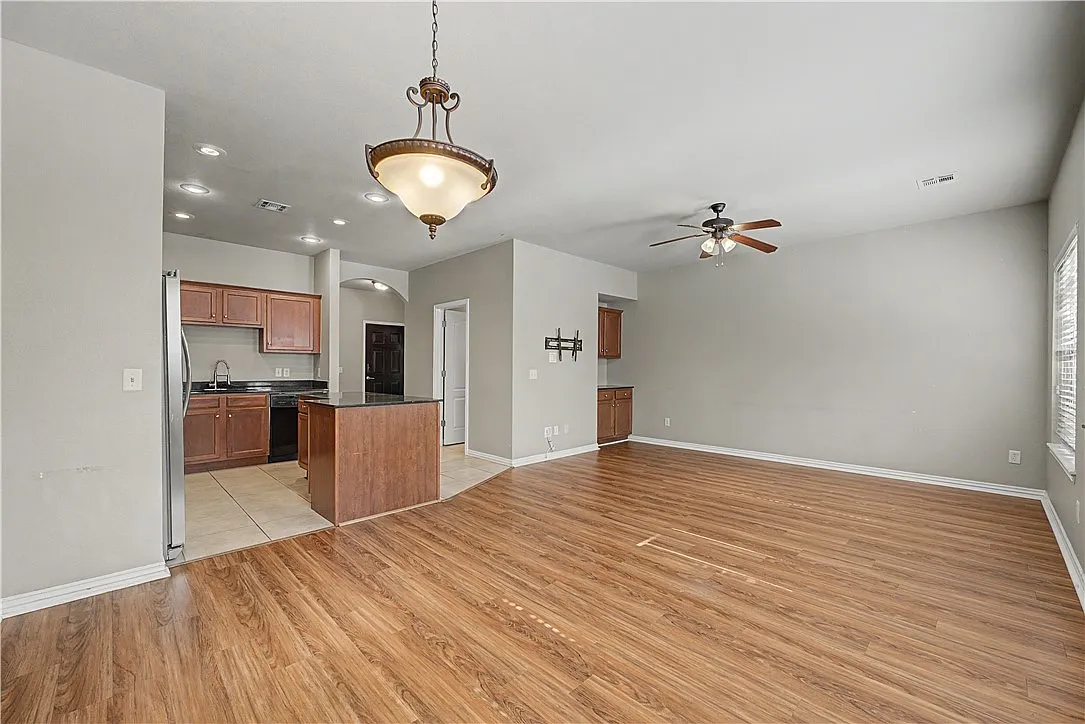 2 bed, 2.5 bath, 1250 sqft, $1,350 — Photo 4