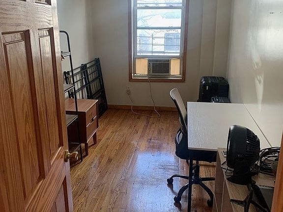 5th image of 370 Bedford Ave APT 16
