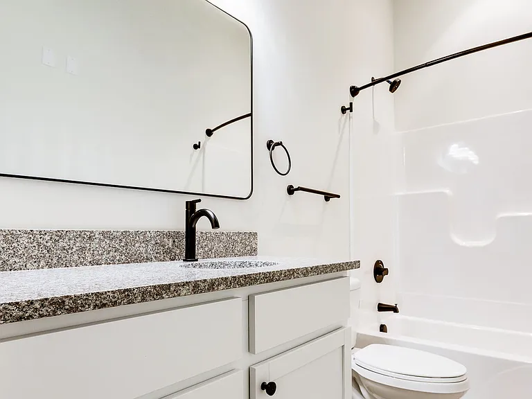 NOW LEASING - GALLERY GARDEN APTS — Photo 16
