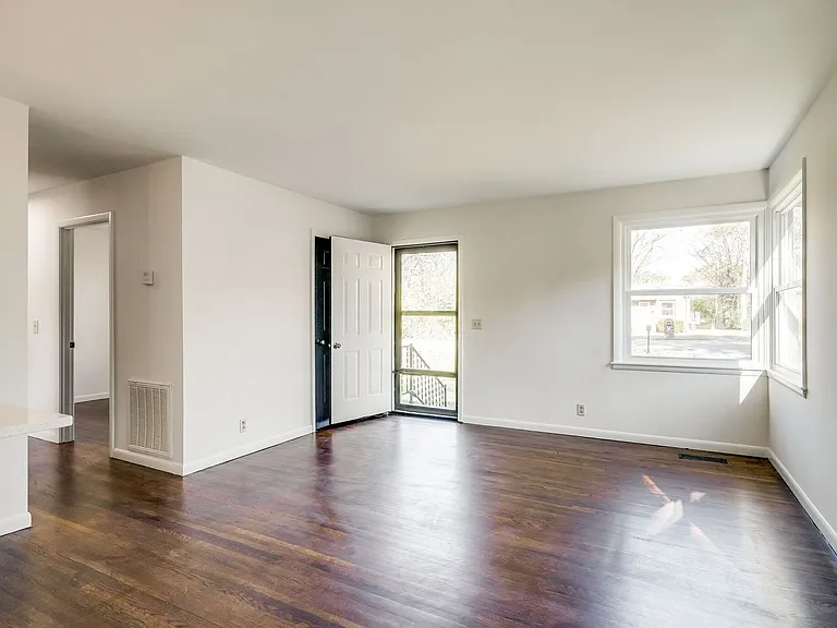 1907 Dabbs Ave — Photo 12