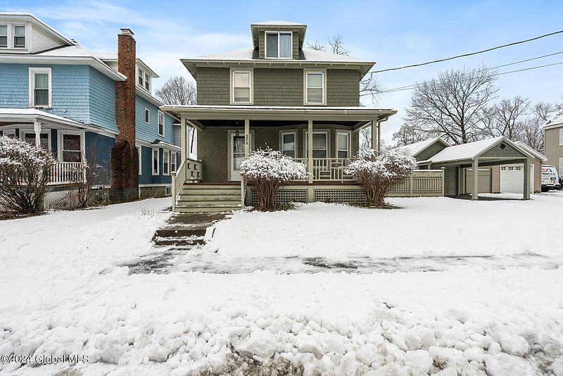 3rd image of 208 1st Street