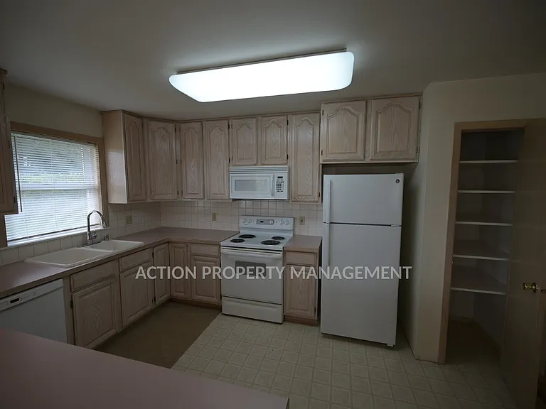 1464 Heath Rd — Photo 14