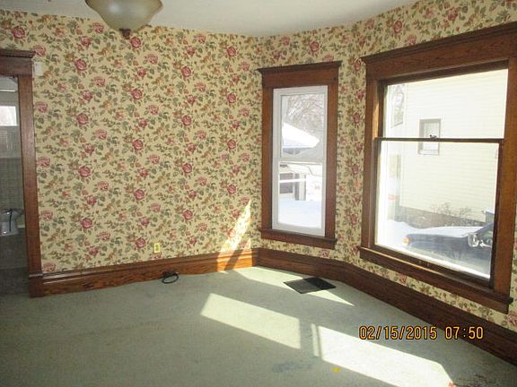 4th image of 805 W Oak St