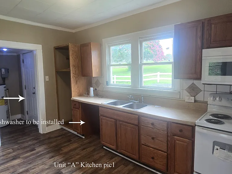 605 Grove St — Photo 8
