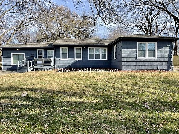 3rd image of 10327 Crystal Ave