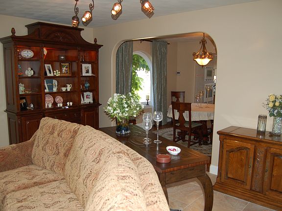 3rd image of 544 Stonehedge Dr