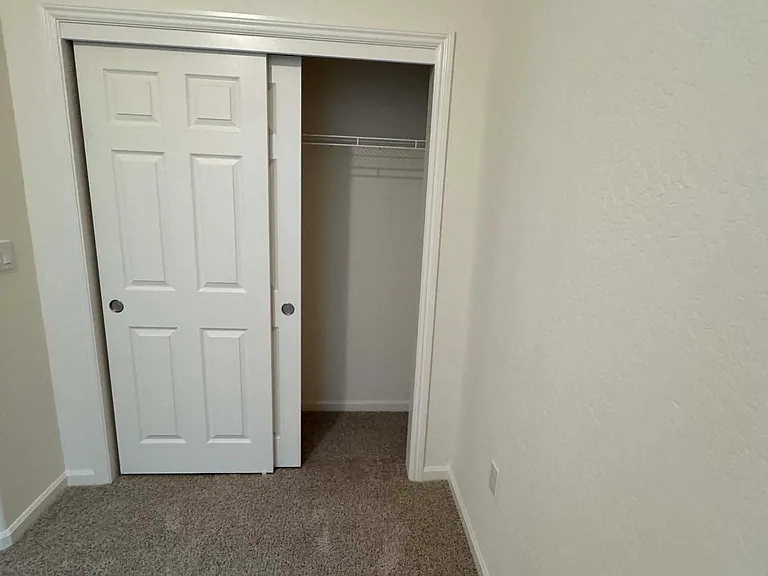 2183 N Renn Ave — Photo 10