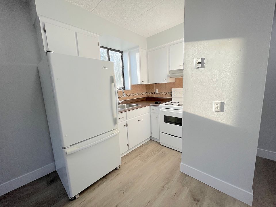 1st image of 360 Tecumseh Rd W Unit 208
