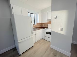 360 Tecumseh Rd W Unit 208, Windsor, ON N8X 4T7
