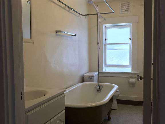 Bathroom with tub / shower