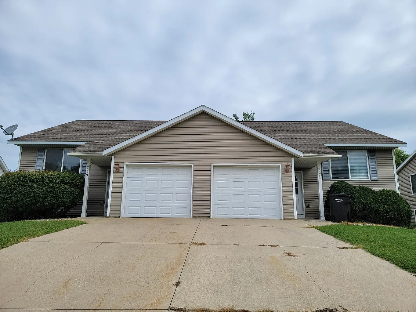 3 bed, 1940 sqft, $2,200 — Photo 1