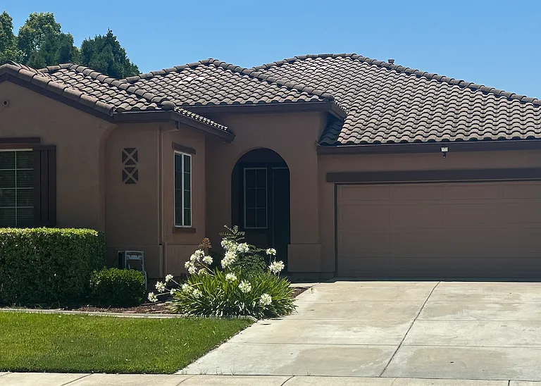270 Wisteria Ln — Photo 1