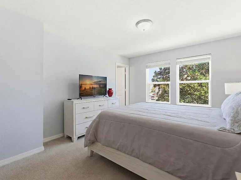 Crown Haven Dr — Photo 30