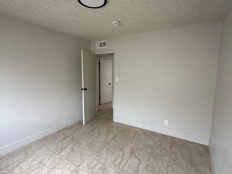 807 Castaic Ave #AVENUE1 — Photo 2