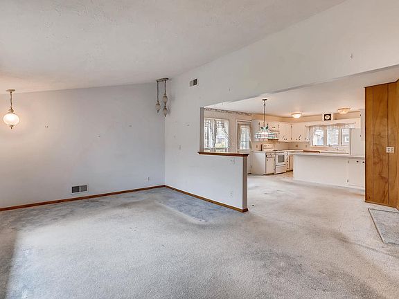 5th image of 2347 Gaston Ave