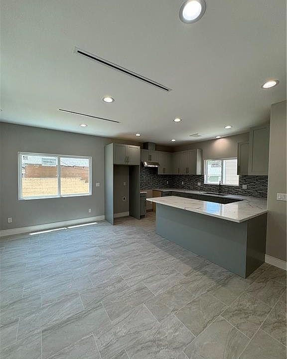 1st image of 1122 N Hill Ave #1/4